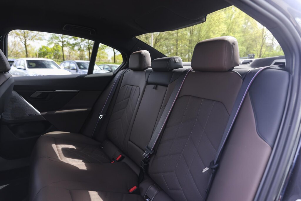 BMW i5 11