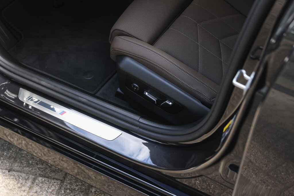 BMW i5 12