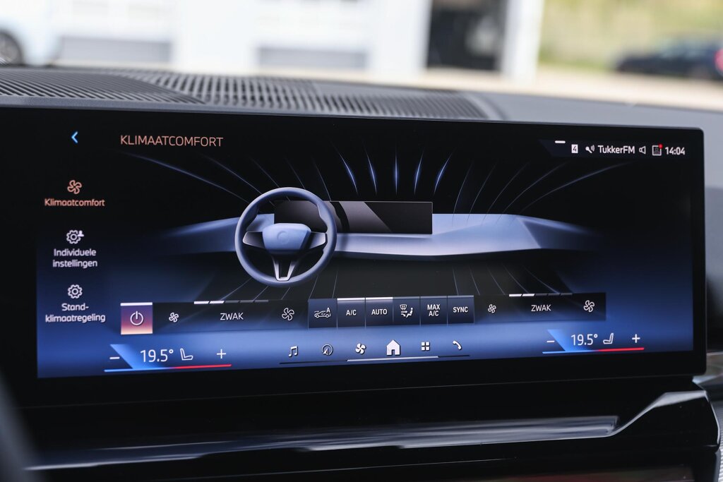 BMW i5 21