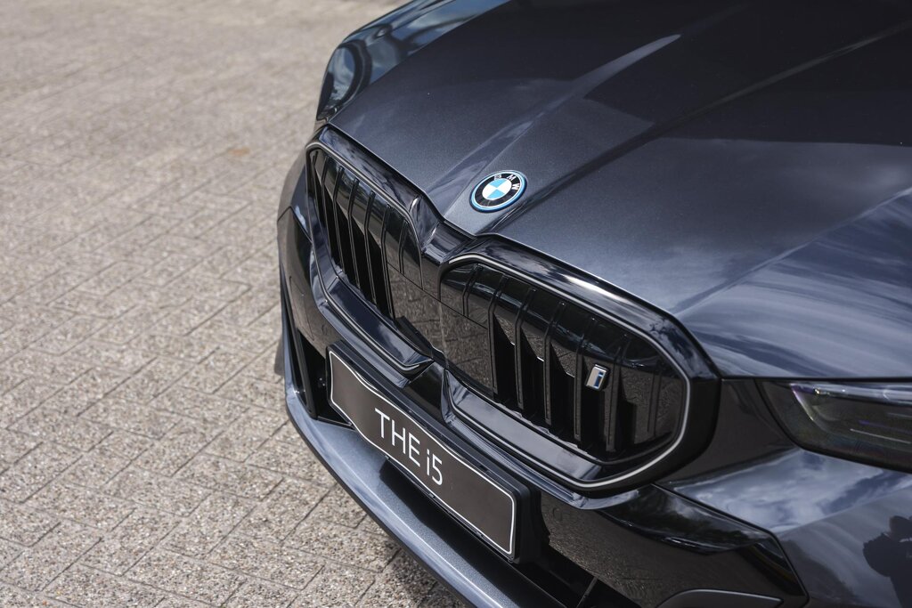BMW i5 23