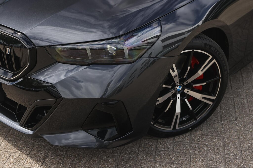 BMW i5 25
