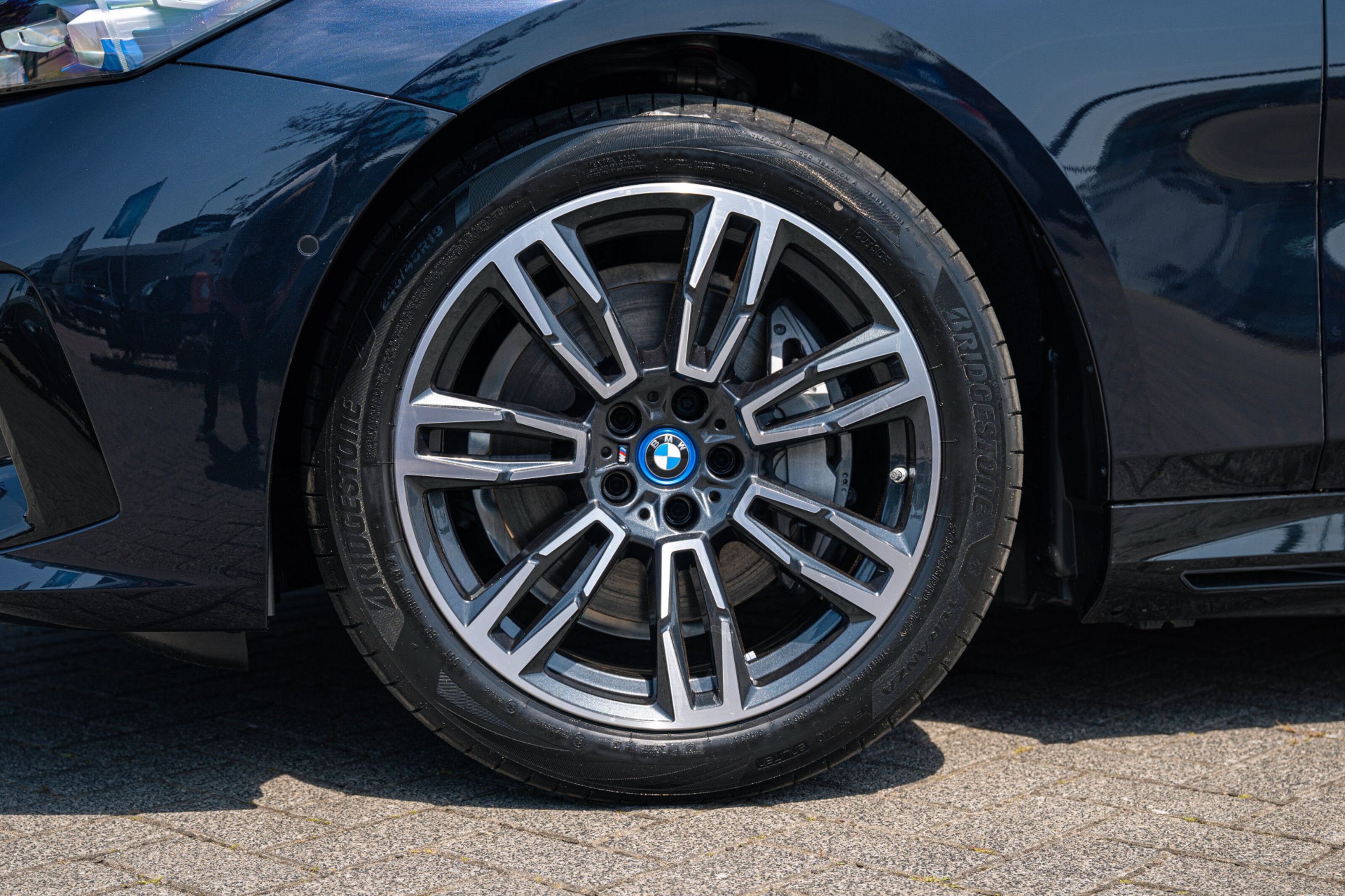 BMW i5 9
