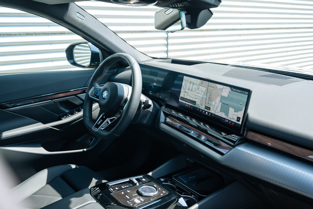 BMW i5 12