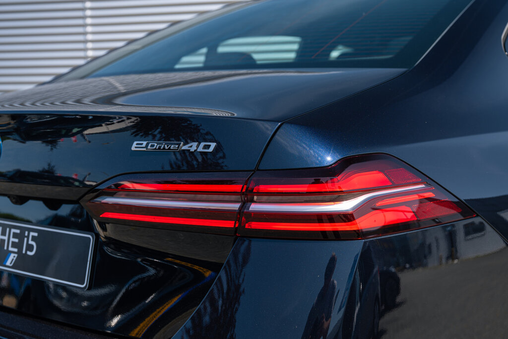 BMW i5 21