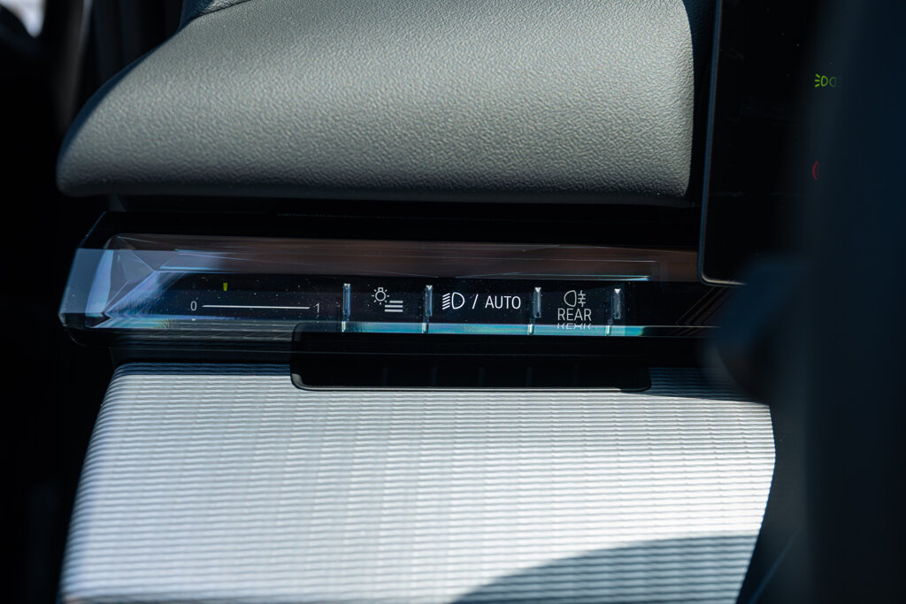 BMW i5 23