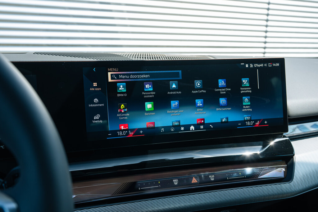 BMW i5 28