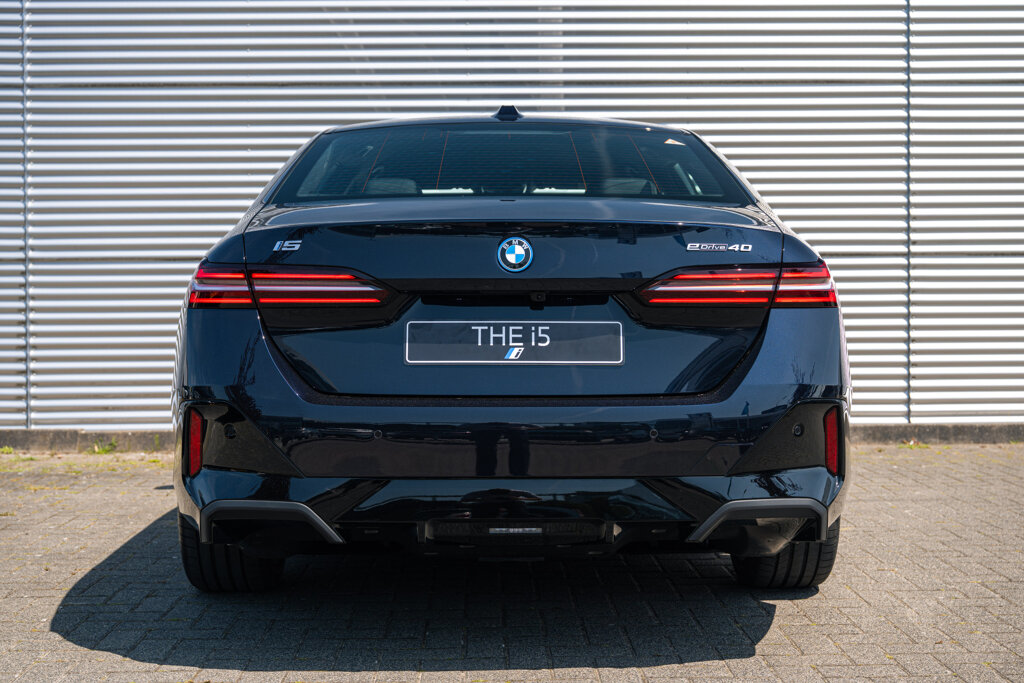BMW i5 39
