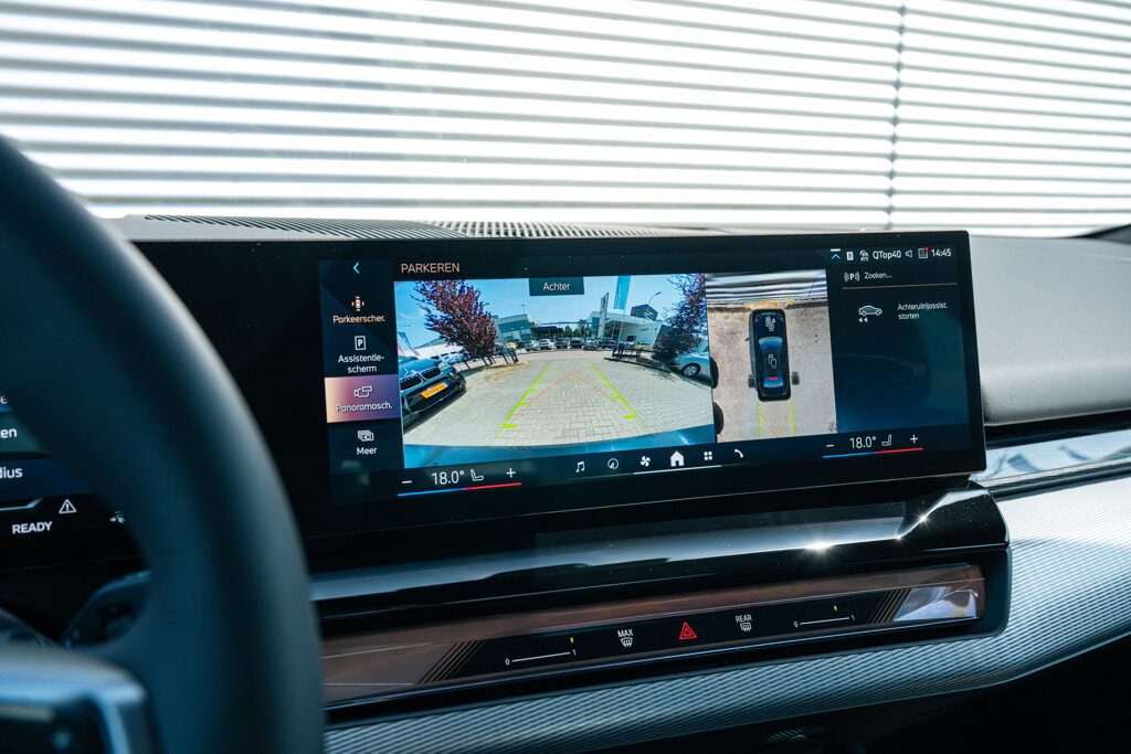 BMW i5 41