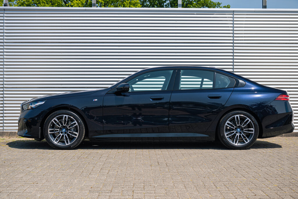 BMW i5 43