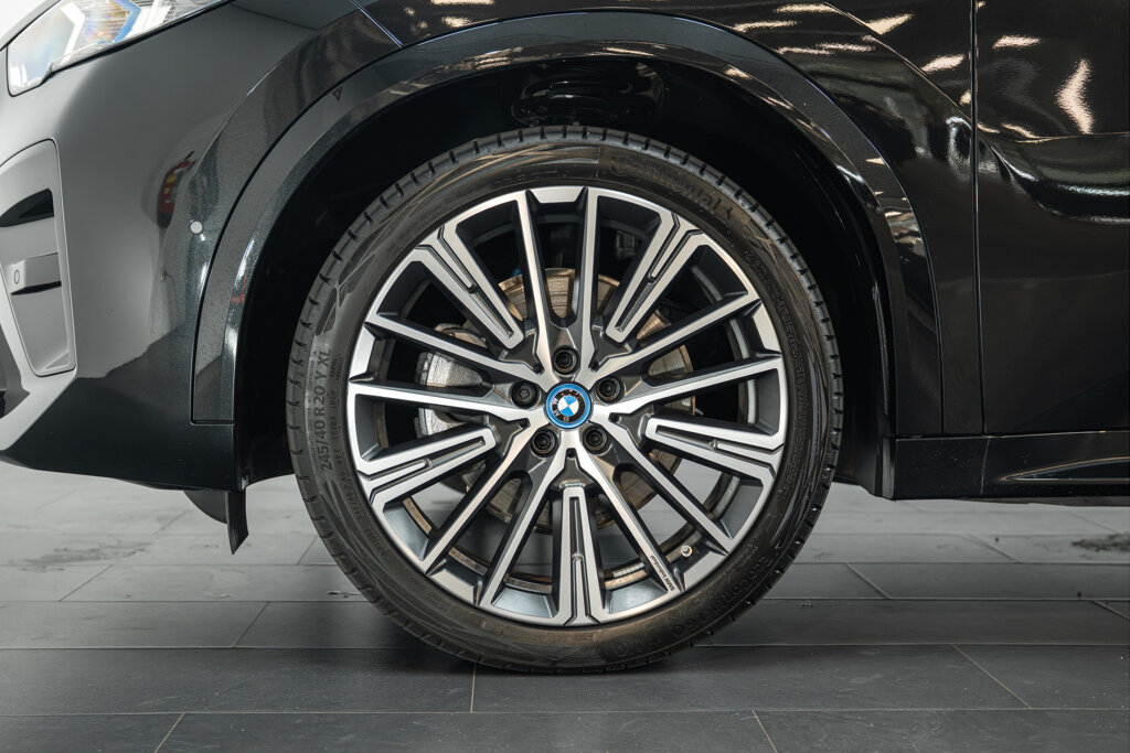 BMW iX2 34