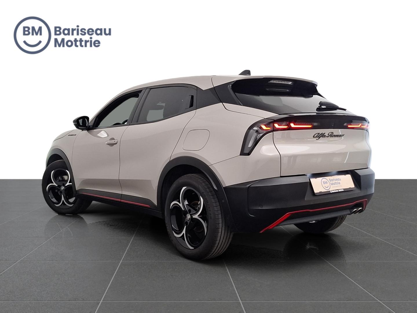 Alfa Romeo Junior SPECIALE AUTOMAAT HYBRID 145 PK *MEMORY SEATS*CAMERA SENSOREN*CARPLAY*DAB*GPS* - Afbeelding 4