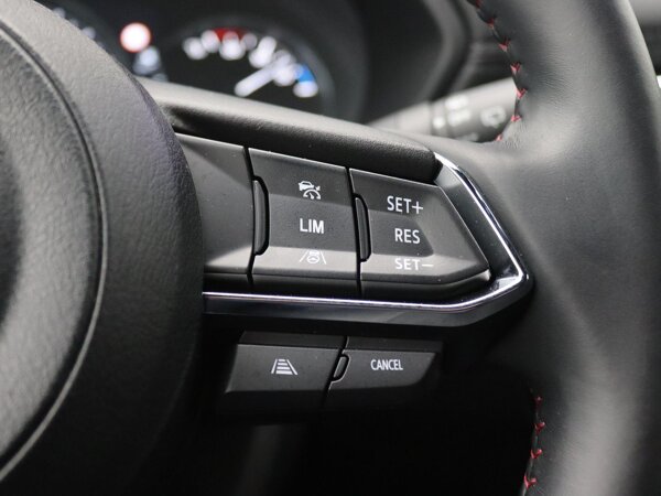 Mazda Radar Cruise Control (MRCC): houdt ingestelde snelheid aan en bewaart gewenste afstand tot voorganger (incl. stop & go-functie)