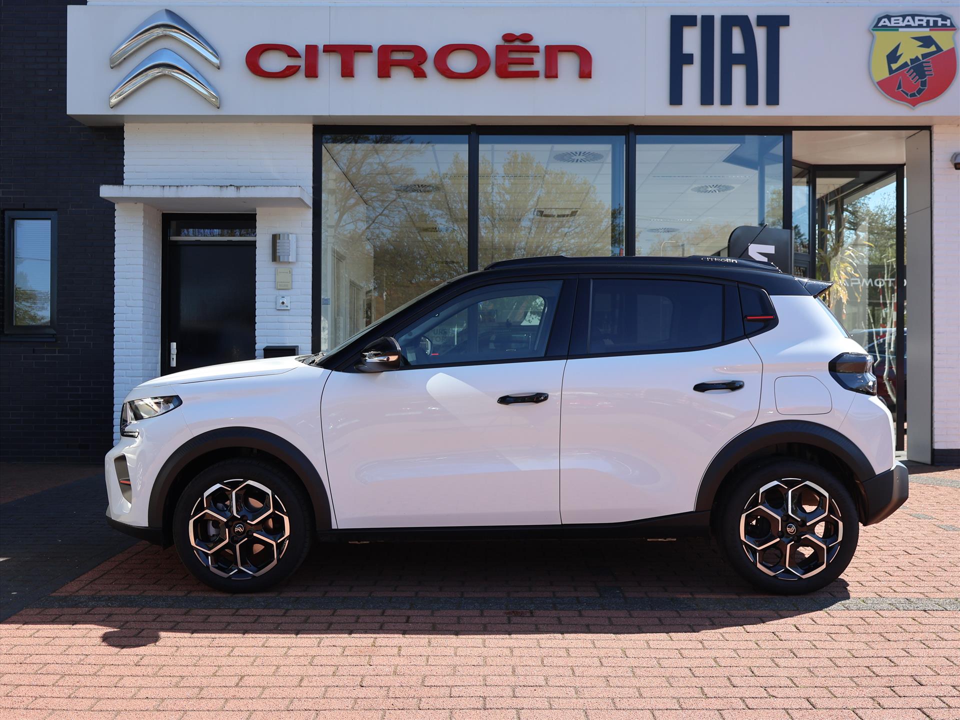 Citroën C3 1.2 Turbo S&S 100PK Max, Rijklaarprijs | Navigatie | Camera | DAB+ | Apple CarPlay & Android Auto | Lichtmetalen wielen - Afbeelding 2