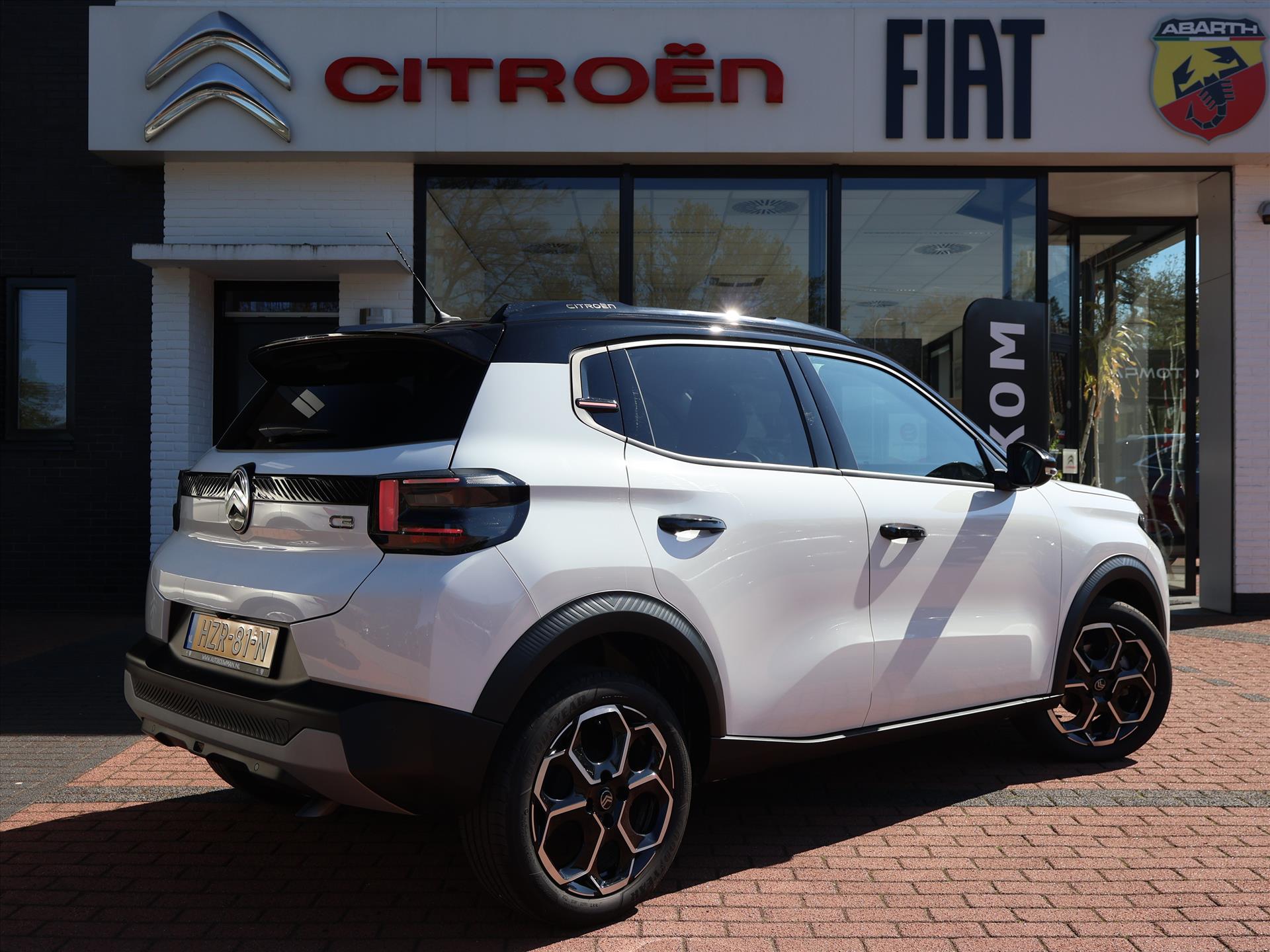 Citroën C3 1.2 Turbo S&S 100PK Max, Rijklaarprijs | Navigatie | Camera | DAB+ | Apple CarPlay & Android Auto | Lichtmetalen wielen - Afbeelding 4