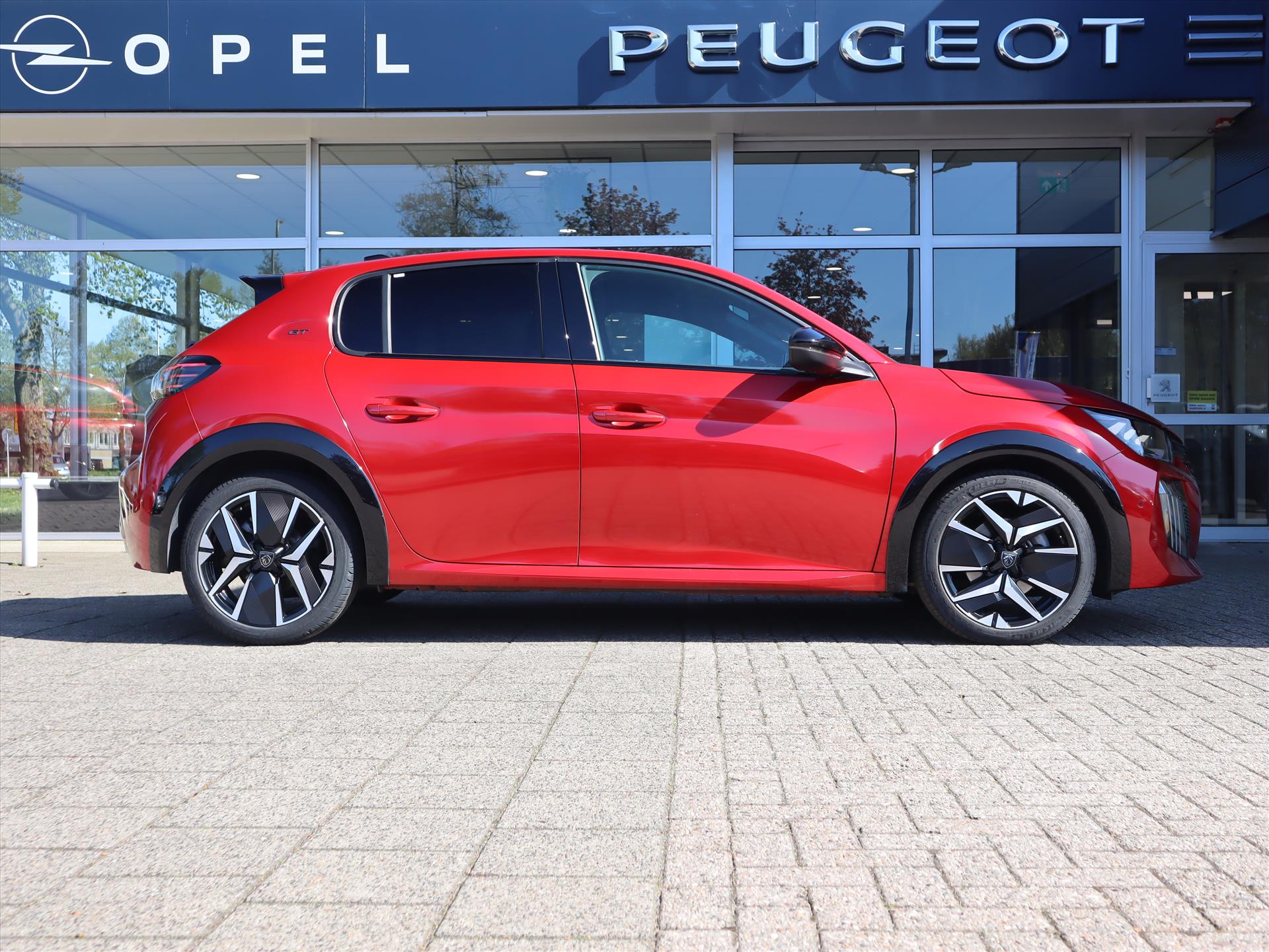 Peugeot 208 GT HYBRID 145pk e-DCS6 automaat, Rijklaarprijs, Camera voor en achter Adaptieve cruise control Keyless - Afbeelding 3