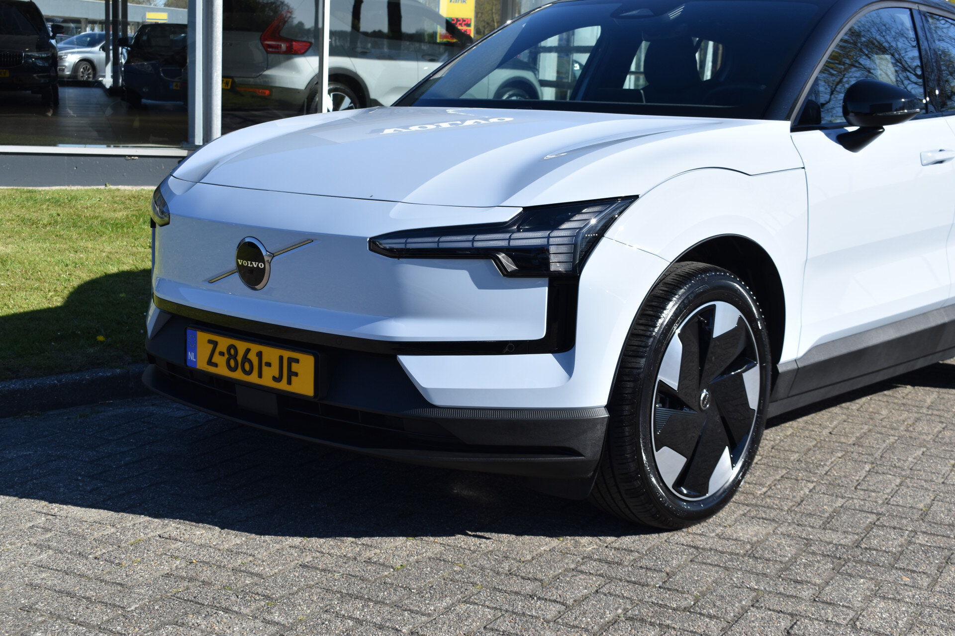 Volvo EX30 Extended Range 272PK Plus 69 kWh - Afbeelding 4