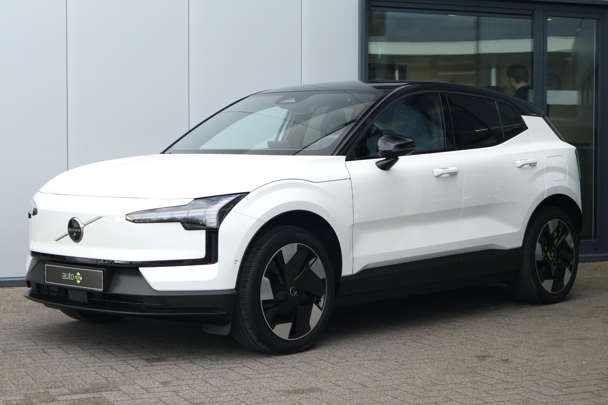 Volvo EX30 Single Motor Extended Range Ultra 69 kWh - Bild 4