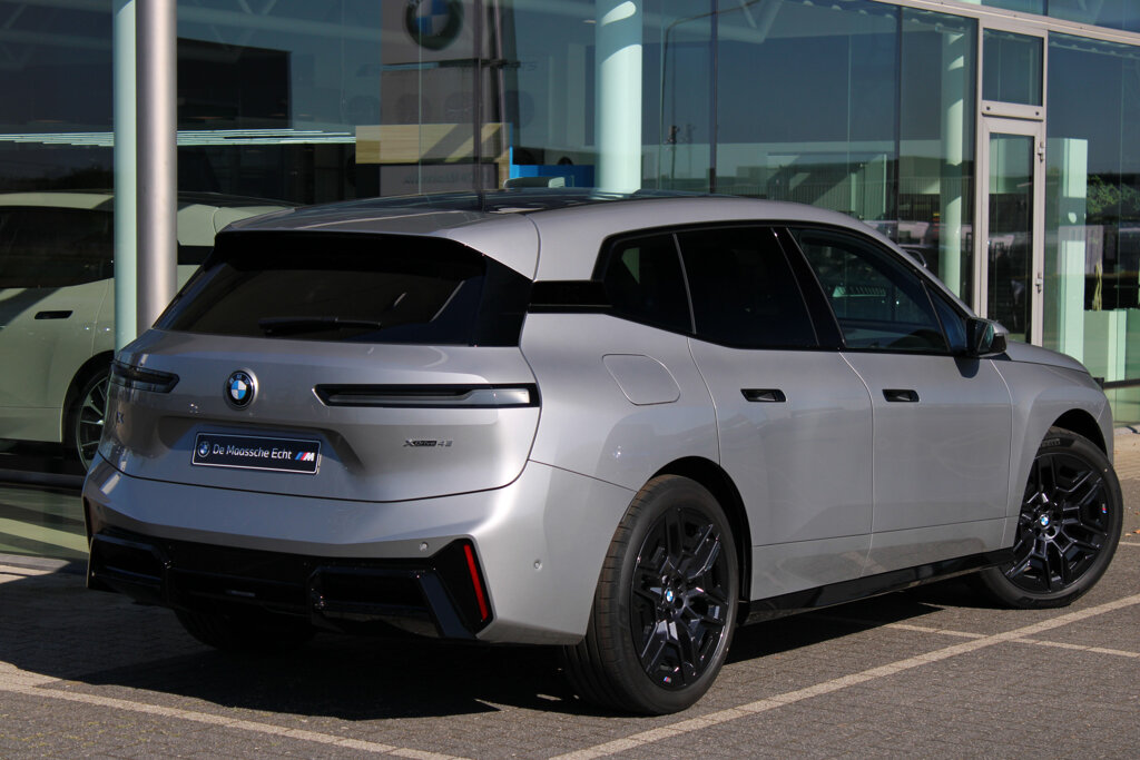 BMW iX 5