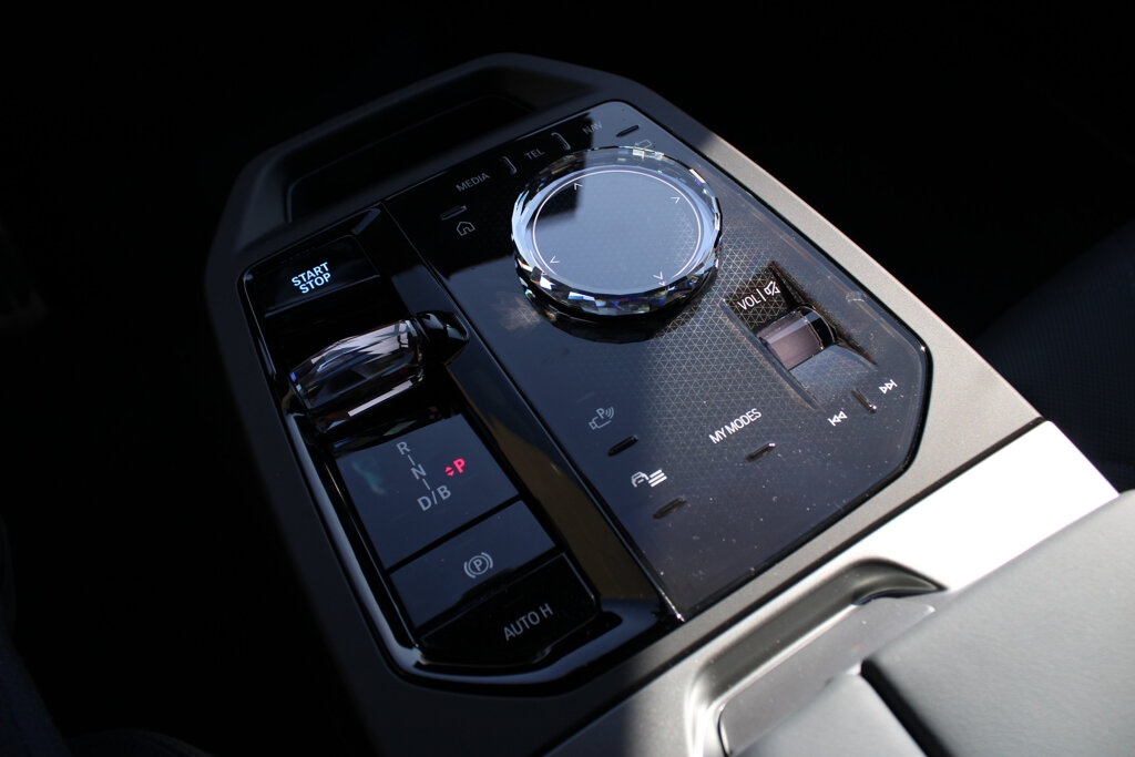 BMW iX 14