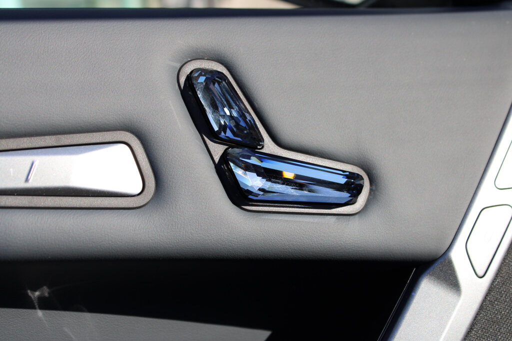 BMW iX 16
