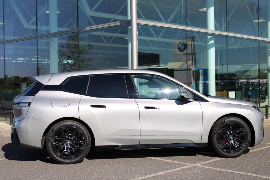 BMW iX 6