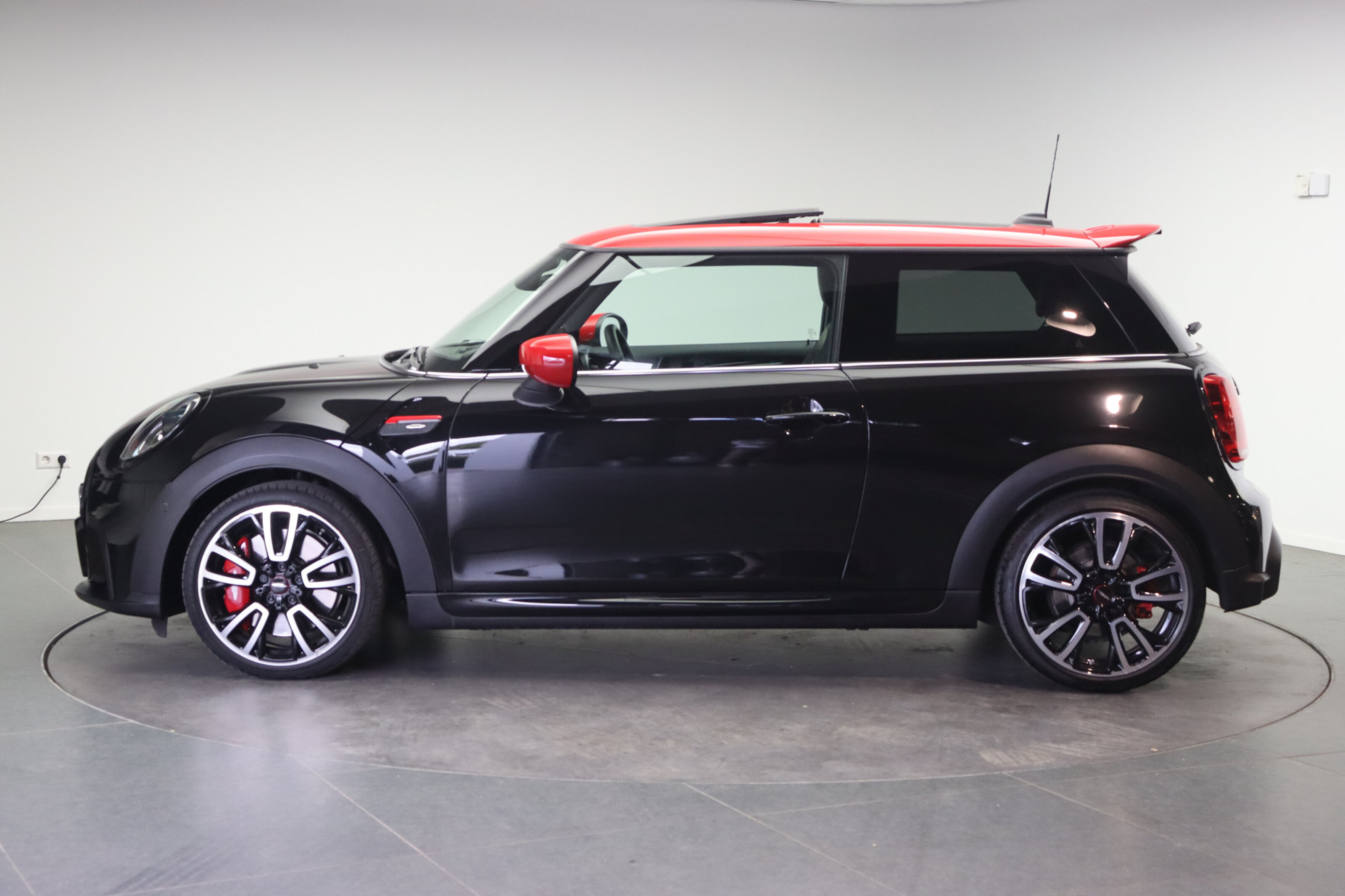 MINI Cooper Hatchback John Works Automaat
