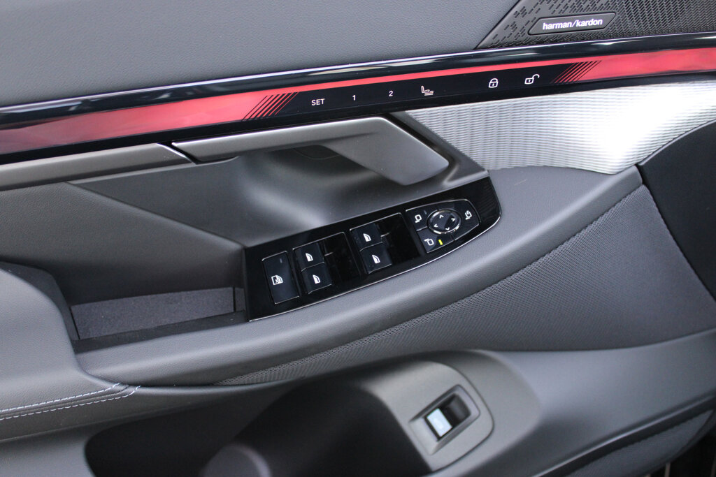 BMW i5 21
