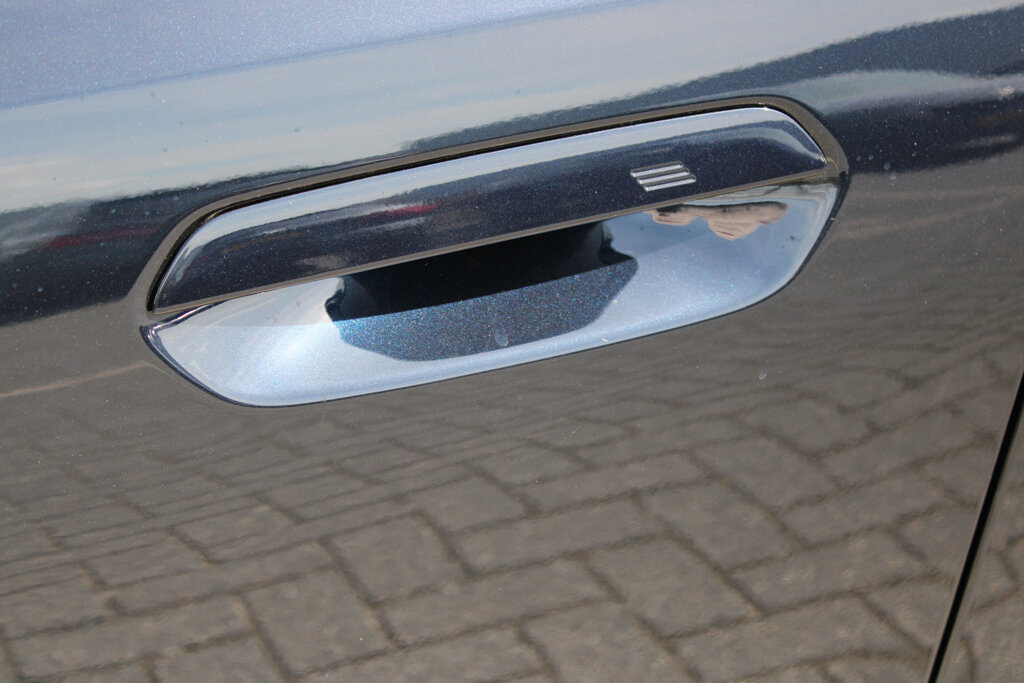 BMW i5 25