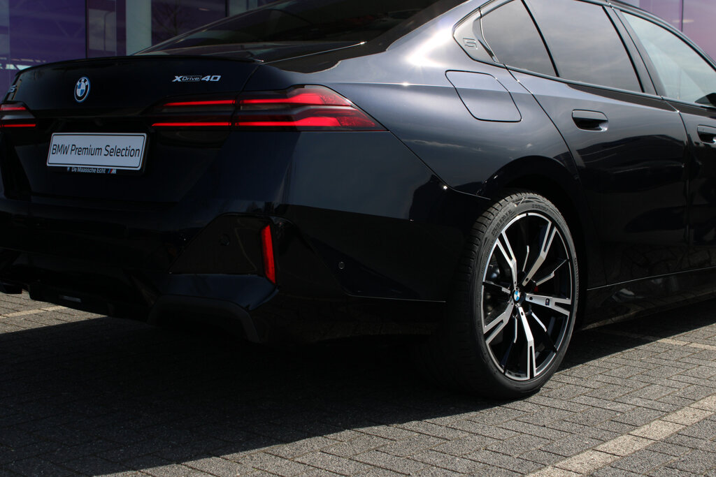 BMW i5 26