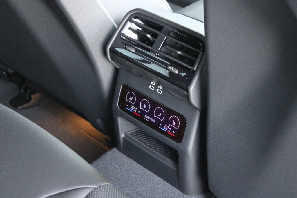 BMW i5 34