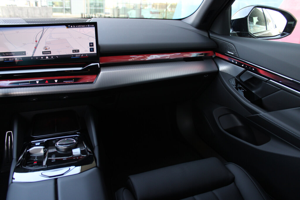 BMW i5 36