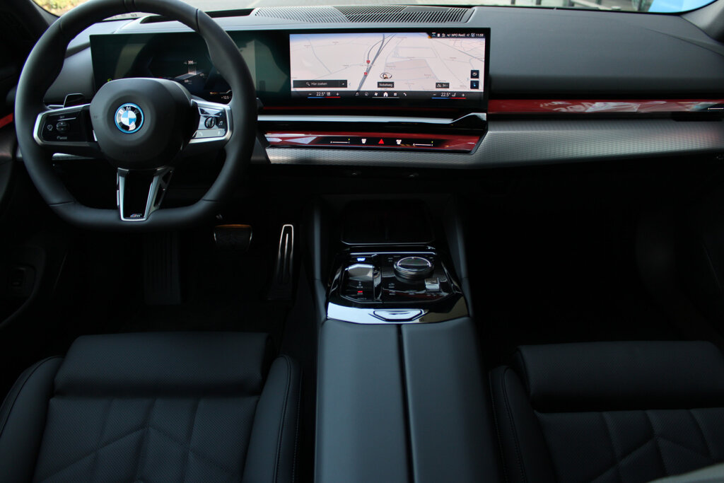 BMW i5 37