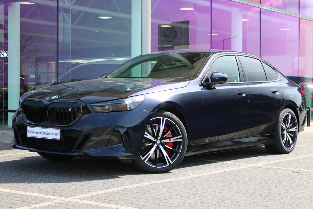 BMW i5 41