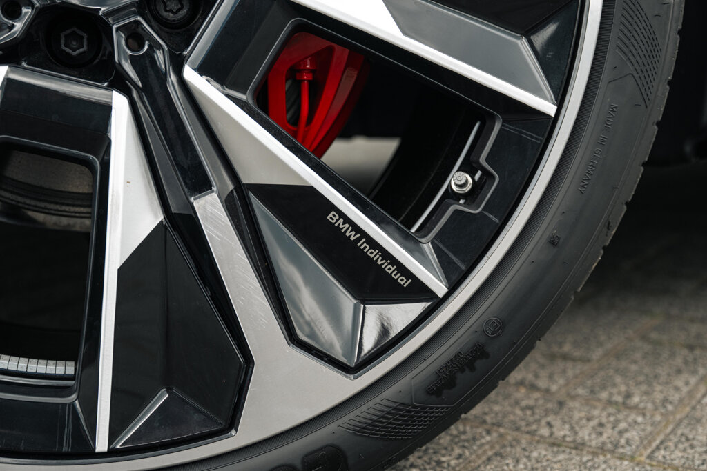 BMW iX 8
