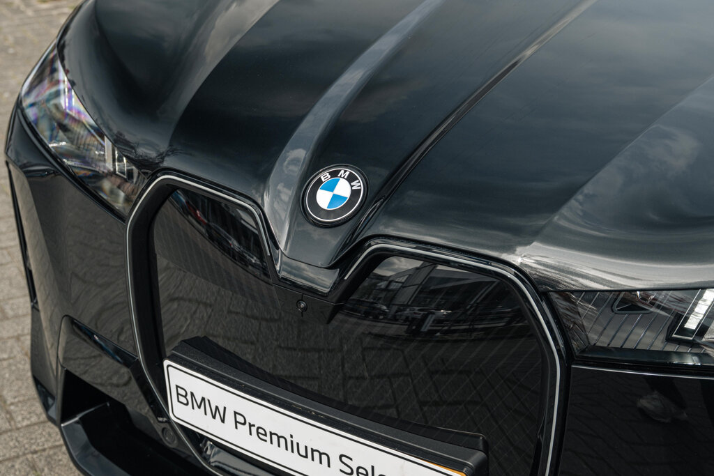 BMW iX 12