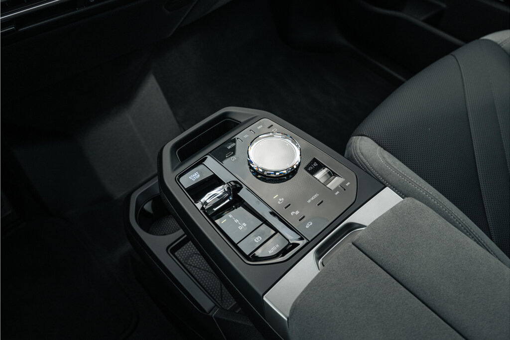 BMW iX 17