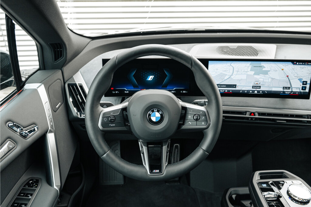 BMW iX 35