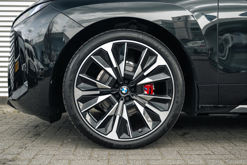 BMW iX 43