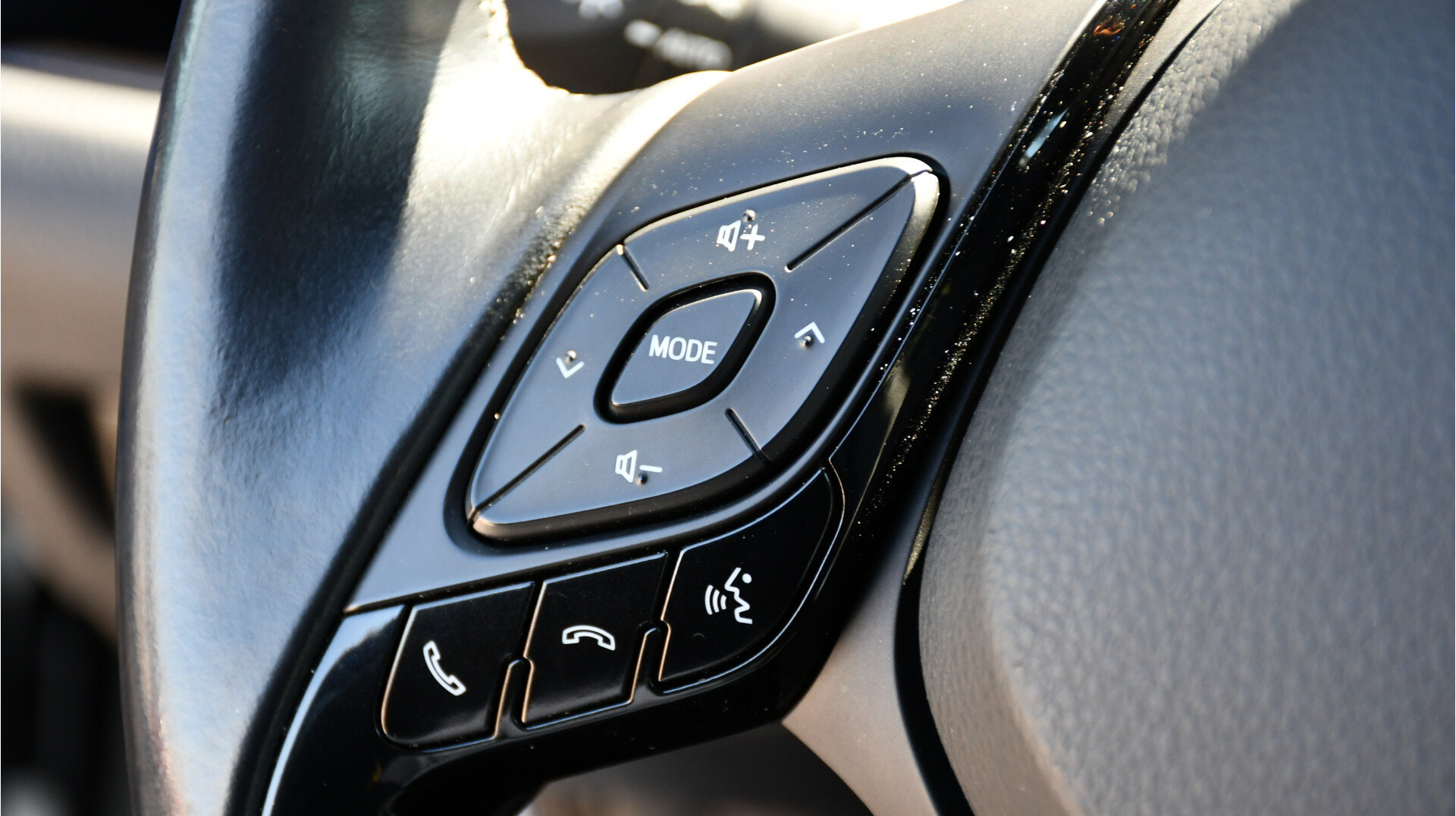 Toyota C-HR 1.8 Hybrid Bi-Tone Plus Limited Automaat 122pk - Afbeelding 2