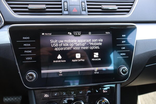 Apple Carplay/Android Auto