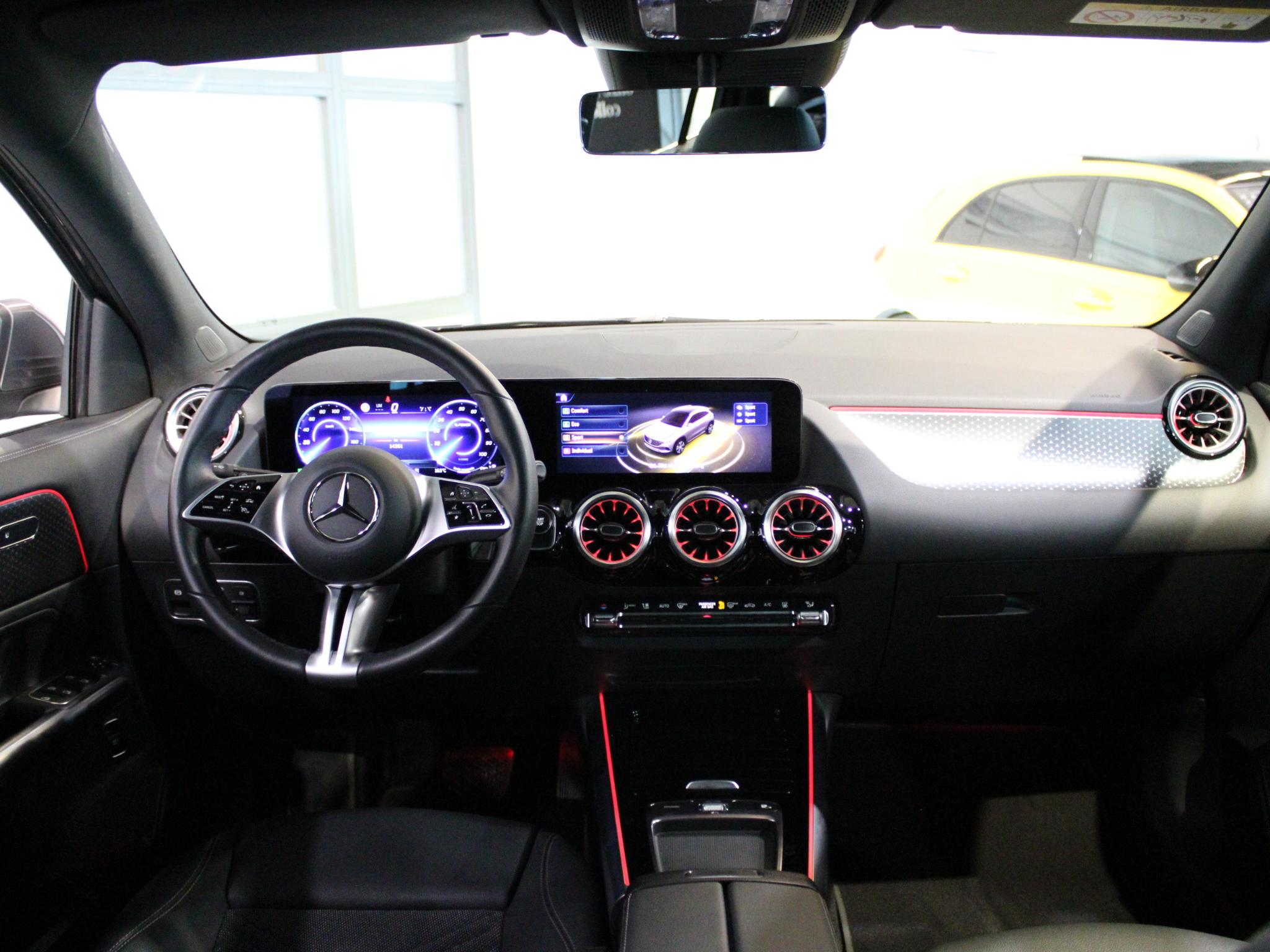 Mercedes-Benz EQA 350 4MATIC AMG Line 67 kWh - Afbeelding 3