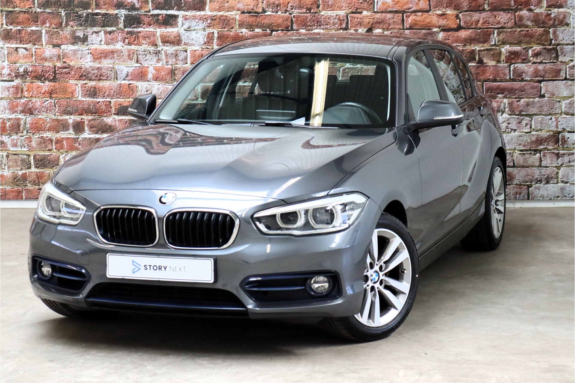BMW 1 Serie 118i Executive Sport Line Automaat 5 deurs