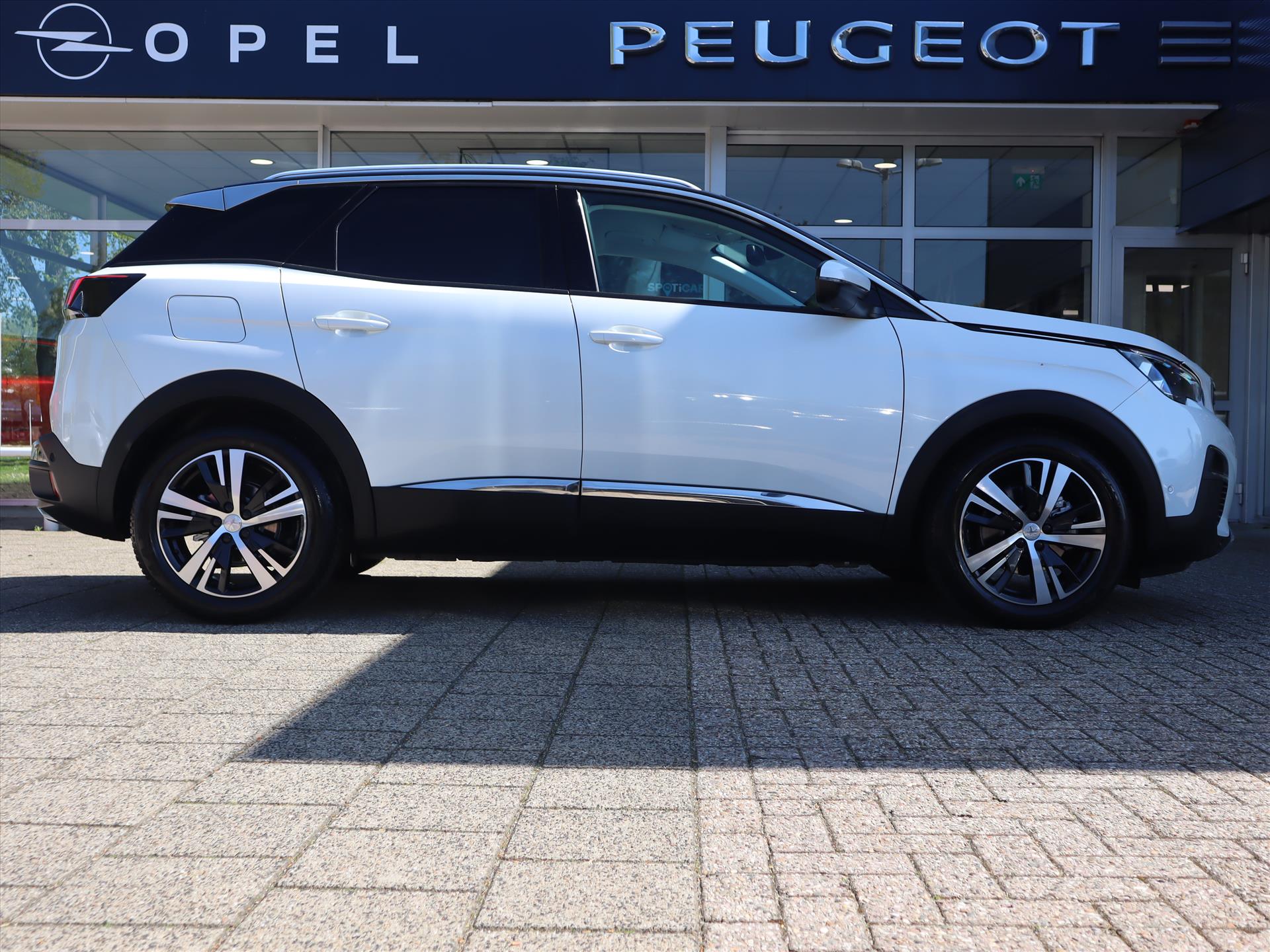 Peugeot 3008 SUV Allure PureTech 130pk S&S EAT6 automaat, Rijklaarprijs, Elektrisch verstelbare comfortstoel Camera Trekhaak - Afbeelding 3
