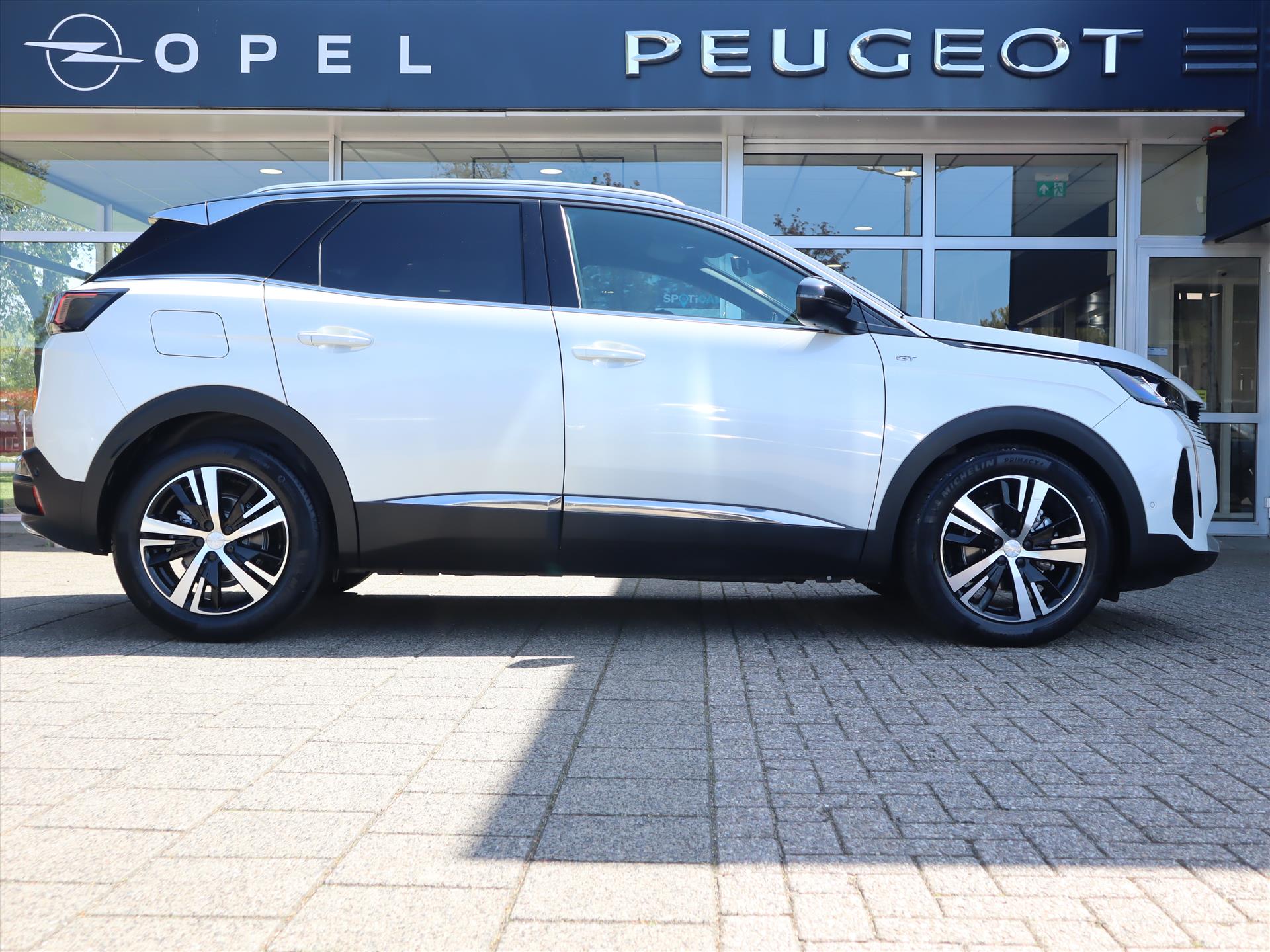 Peugeot 3008 SUV GT PureTech 130pk EAT8 automaat, Rijklaarprijs, Navigatie Camera Adaptieve Cruise control - Afbeelding 3