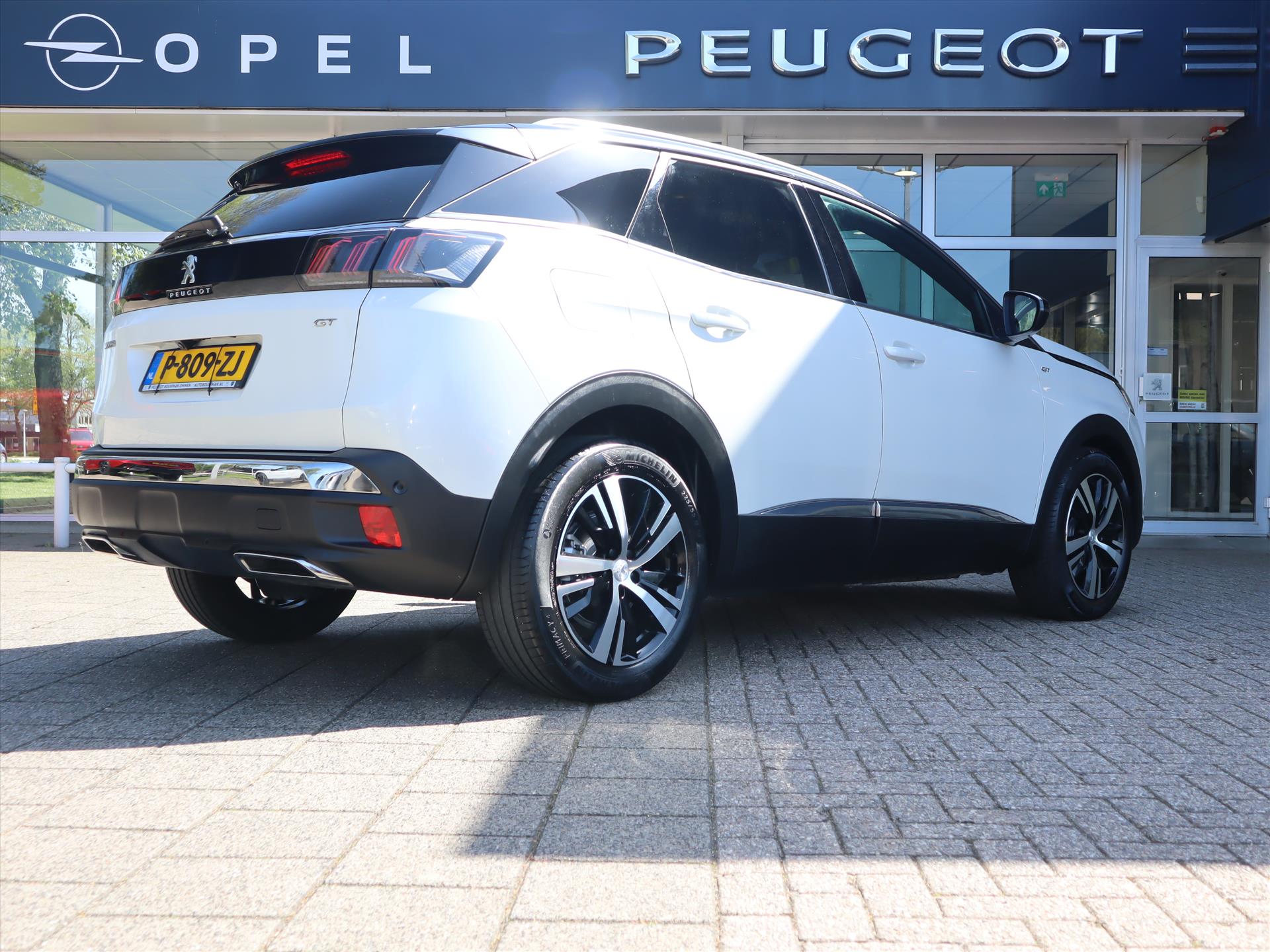 Peugeot 3008 SUV GT PureTech 130pk EAT8 automaat, Rijklaarprijs, Navigatie Camera Adaptieve Cruise control - Afbeelding 4
