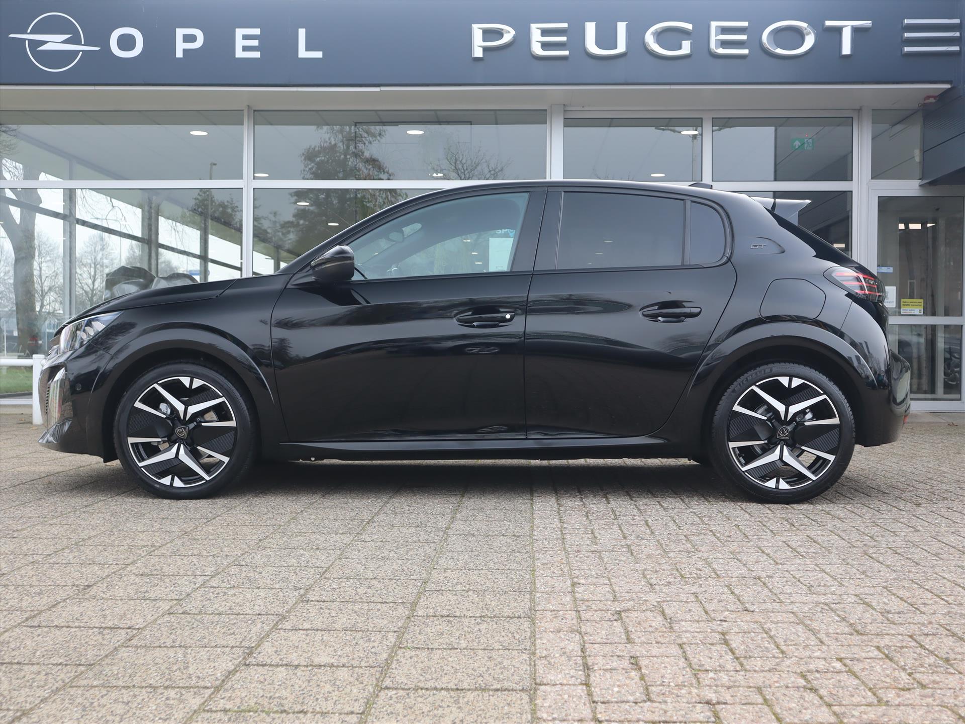 Peugeot 208 *Auto van de Week* GT HYBRID 145pk e-DCS6 automaat, Rijklaarprijs, Camera voor en achter Adaptieve cruise control Keyless entry & start - Afbeelding 3