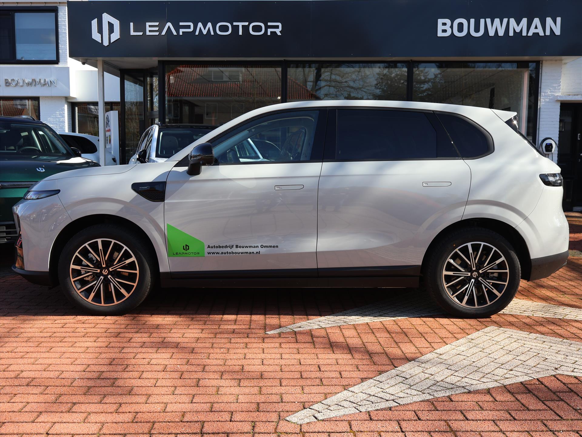 Leapmotor B10 EV 67,1 kWh 218PK Design ProMax, Rijklaarprijs | Panoramadak | Navigatie | Camera | Adaptieve Cruise Control - Afbeelding 3