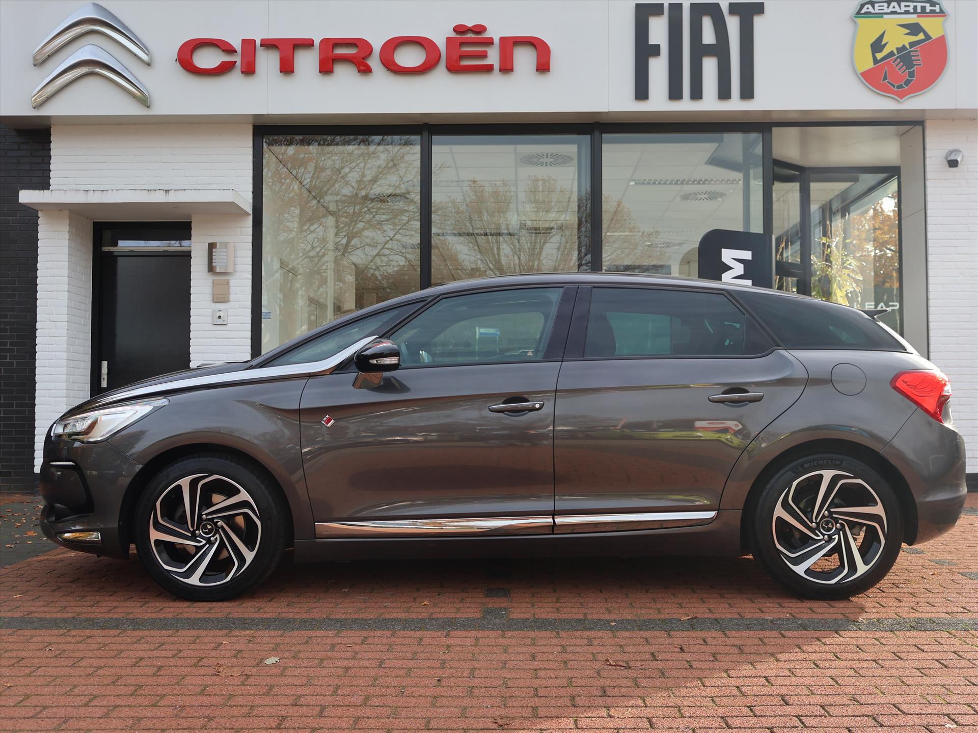 DS DS 5 THP 165PK EAT6 Automaat S&S Performance Line, Rijklaarprijs | Panoramadak | Trekhaak | Navigatie | Xenon - Afbeelding 2