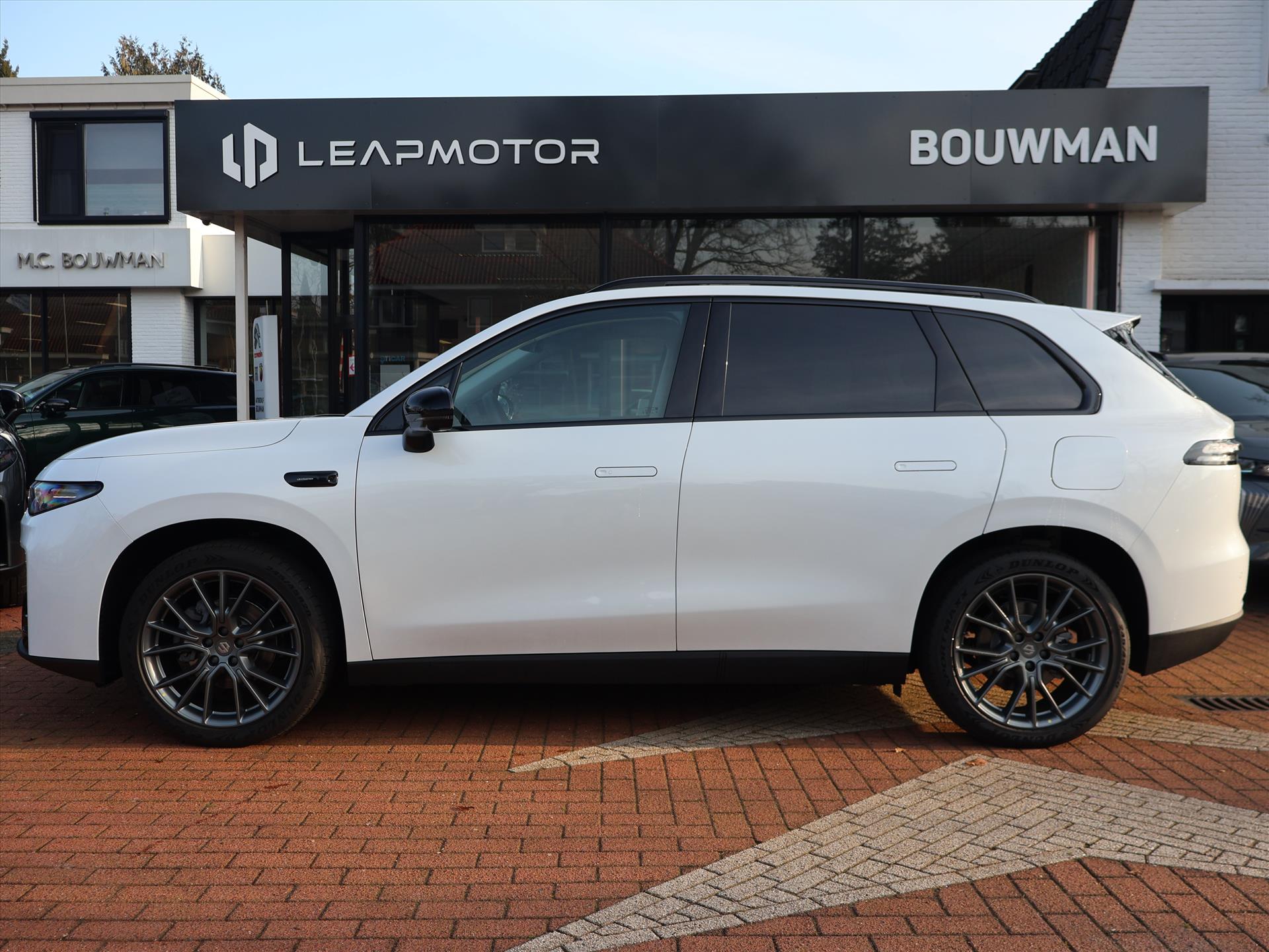 Leapmotor C10 REEV Plug-in hybride 28,4 kWh 215PK Automaat Design NIEUW, Rijklaarprijs | Panoramadak | Camera 360 | Adaptieve Cruise Control - Afbeelding 3