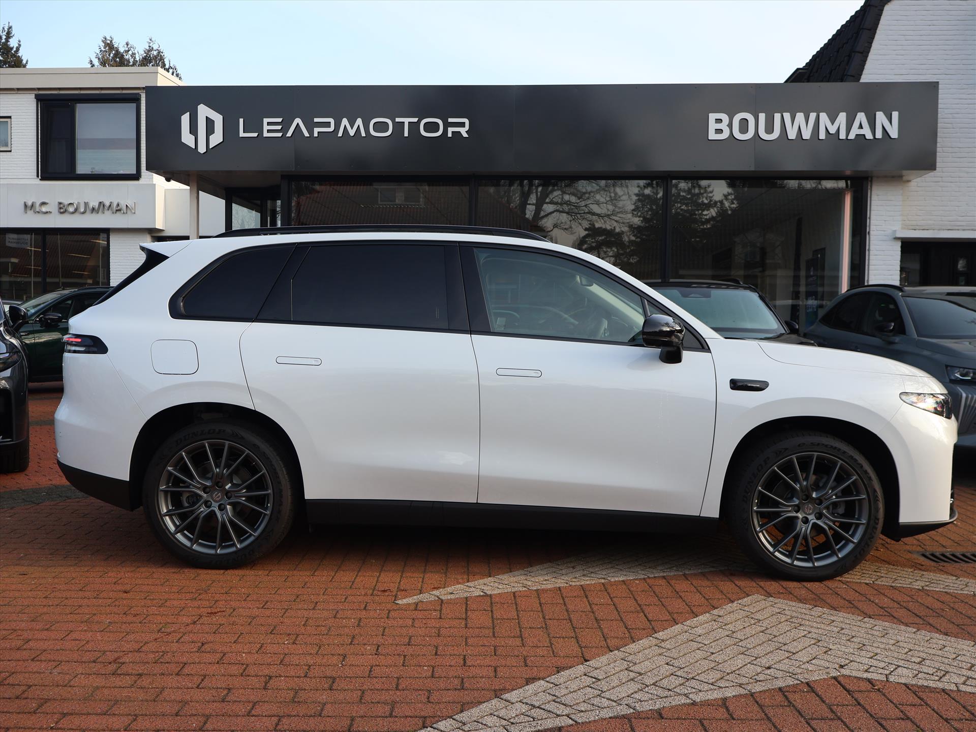 Leapmotor C10 REEV Plug-in hybride 28,4 kWh 215PK Automaat Design NIEUW, Rijklaarprijs | Panoramadak | Camera 360 | Adaptieve Cruise Control - Afbeelding 4